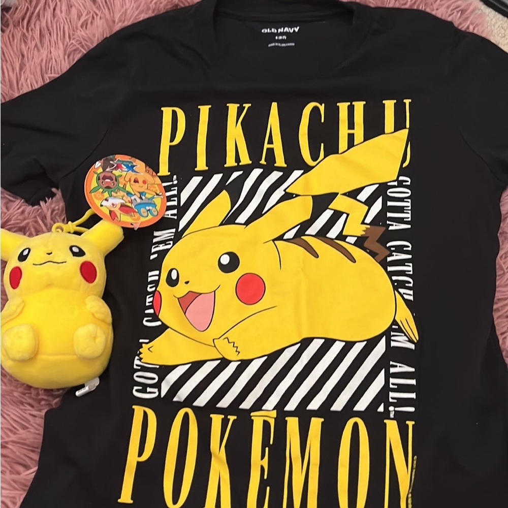 Pikachu Pokémon kids shirt and plush keychain